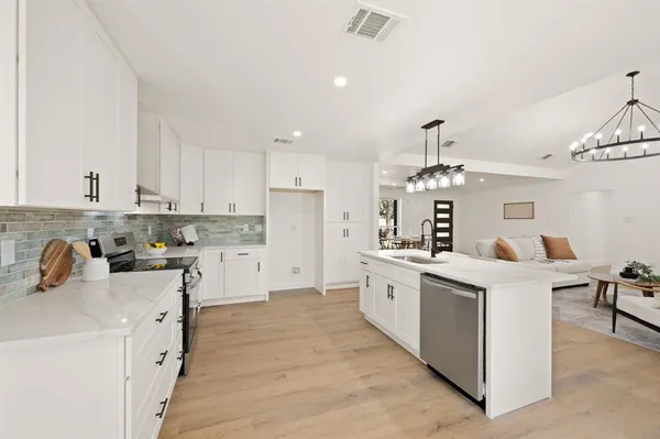 $589,000 | 8420 Bellingham Drive, Dallas, TX 75228