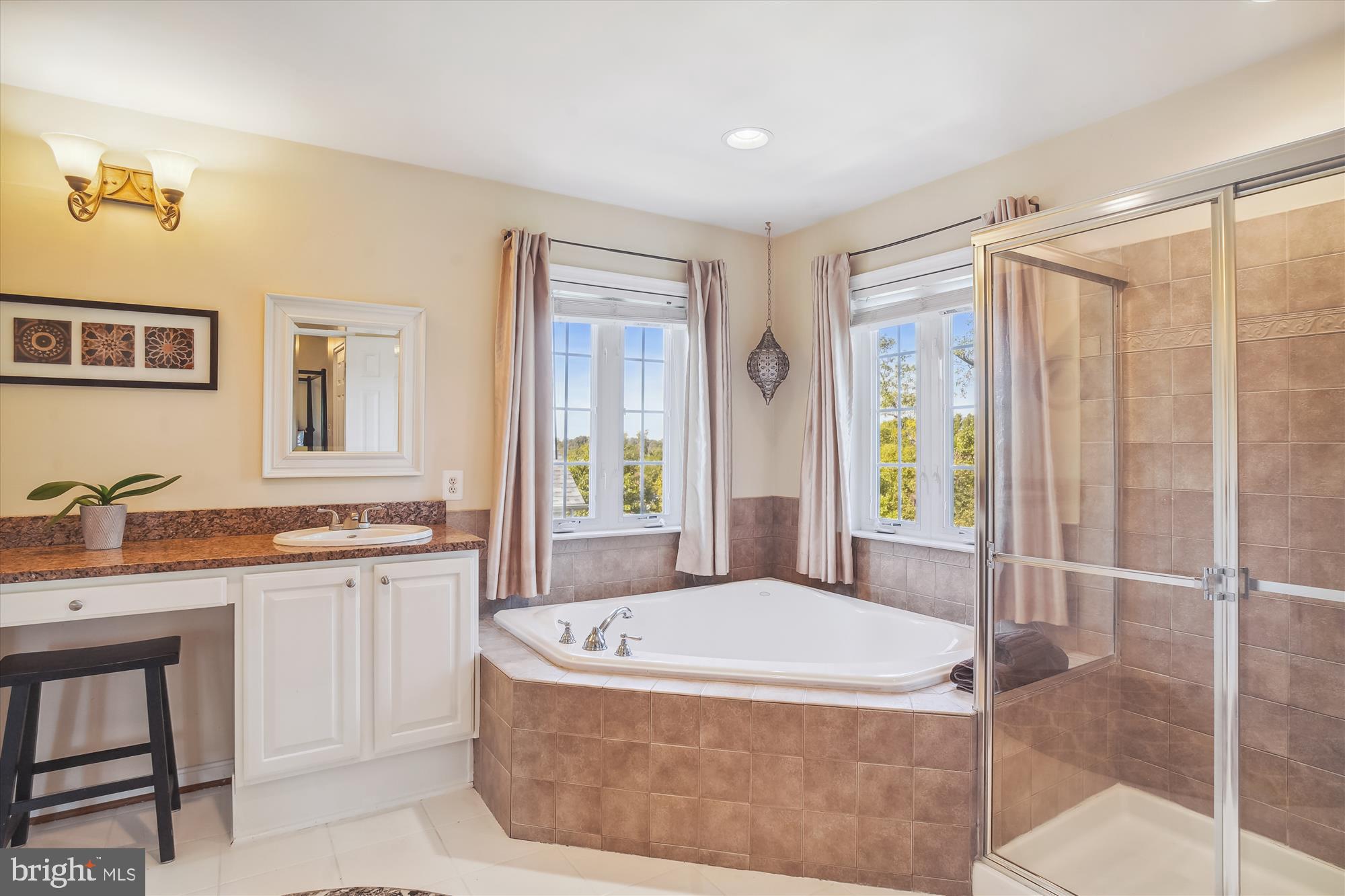 1601 Rising Ridge Road Mount Airy, MD 21771 - Photo 32 of 53 Primary Bath
