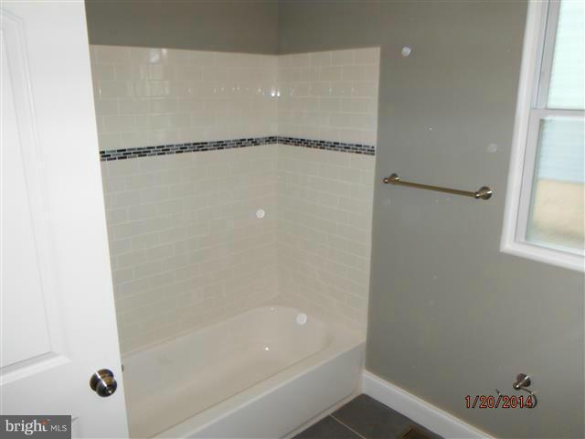 2824 Garnet Road Baltimore, MD 21234 - Photo 15 of 22 Bath