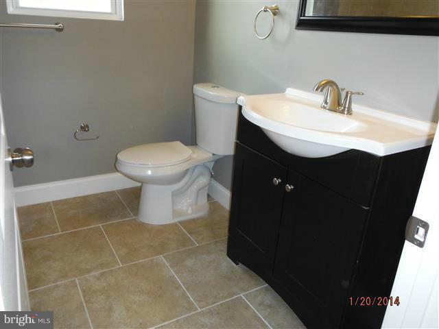 2824 Garnet Road Baltimore, MD 21234 - Photo 17 of 22 Bath