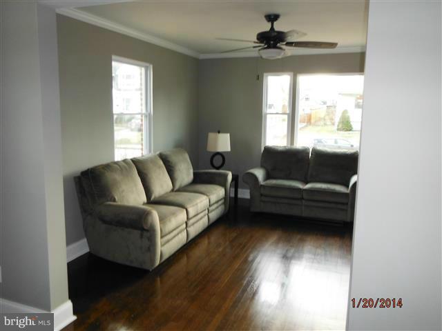 2824 Garnet Road Baltimore, MD 21234 - Photo 7 of 22 Living Room