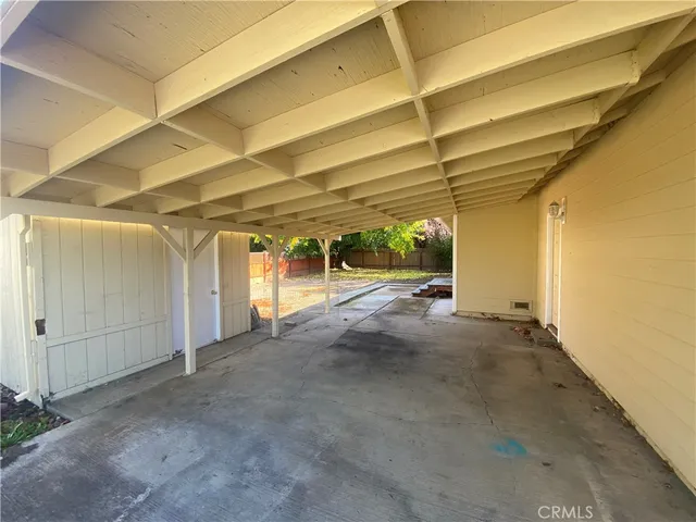 a view of back yard of the house