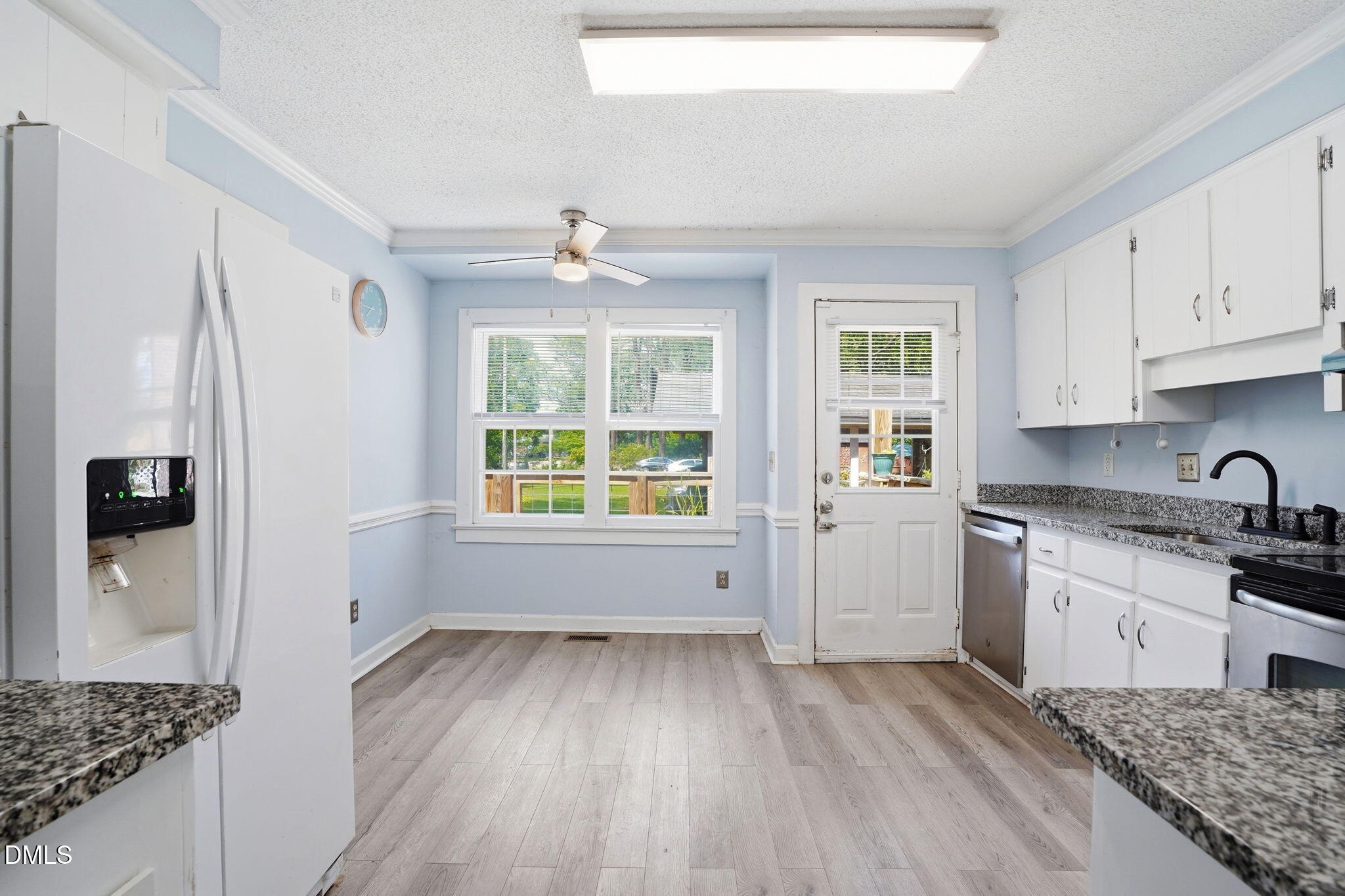 242 Clifton Road Rocky Mount, NC 27804 - Photo 22 of 42 Kitchen Granite Counters 2022