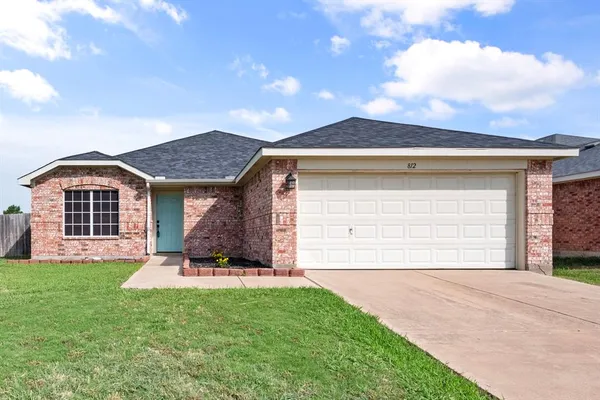 $2,300 | 812 Sierra Circle Drive, Burleson, TX 76028