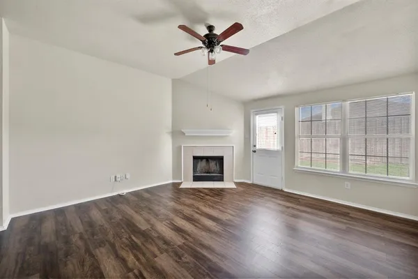 $2,300 | 812 Sierra Circle Drive, Burleson, TX 76028