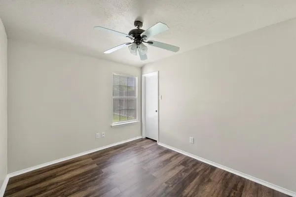 $2,300 | 812 Sierra Circle Drive, Burleson, TX 76028