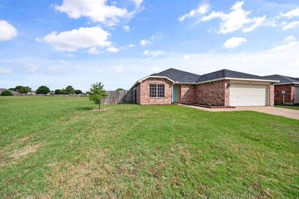 $2,300 | 812 Sierra Circle Drive, Burleson, TX 76028