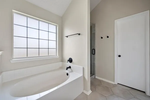 $2,300 | 812 Sierra Circle Drive, Burleson, TX 76028
