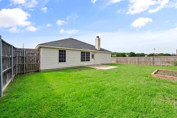$2,300 | 812 Sierra Circle Drive, Burleson, TX 76028
