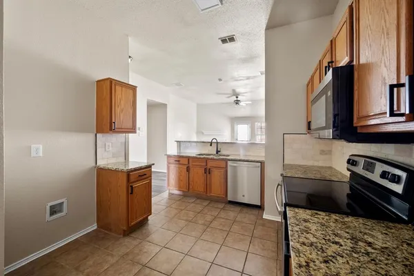$2,300 | 812 Sierra Circle Drive, Burleson, TX 76028