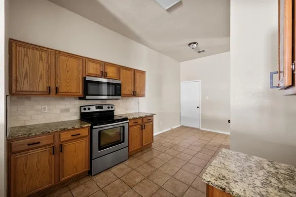 $2,300 | 812 Sierra Circle Drive, Burleson, TX 76028