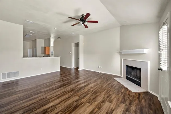 $2,300 | 812 Sierra Circle Drive, Burleson, TX 76028