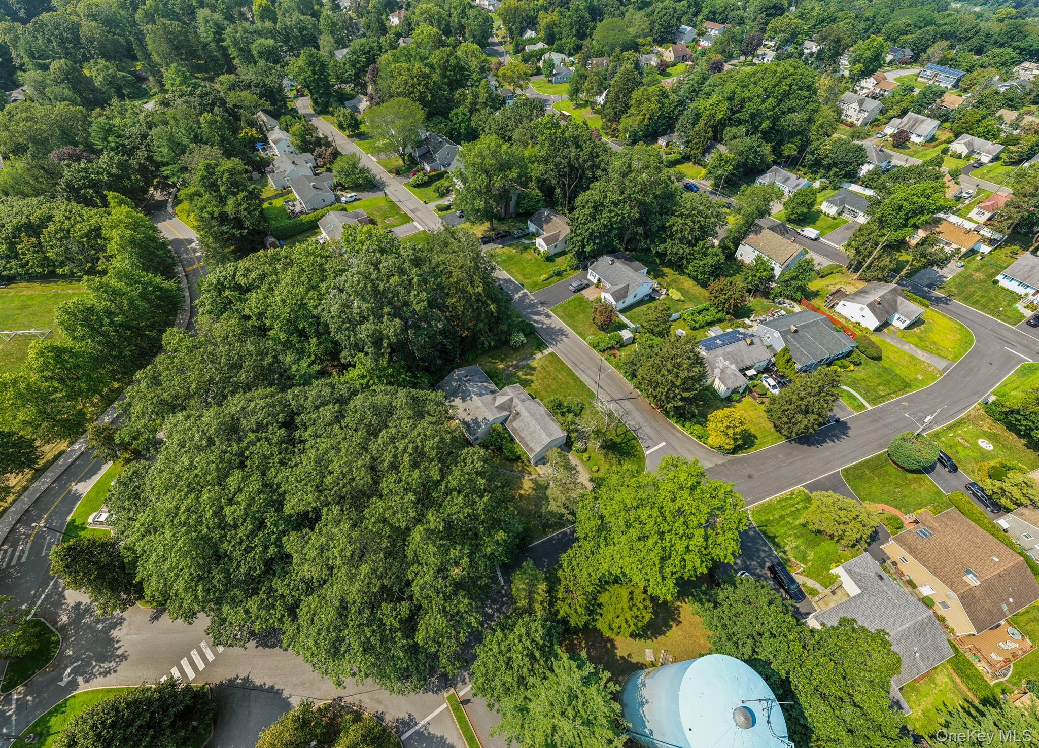 33 Overlook Road Ardsley, NY 10502 - Photo 30 of 32 an aerial view of residential houses with outdoor space