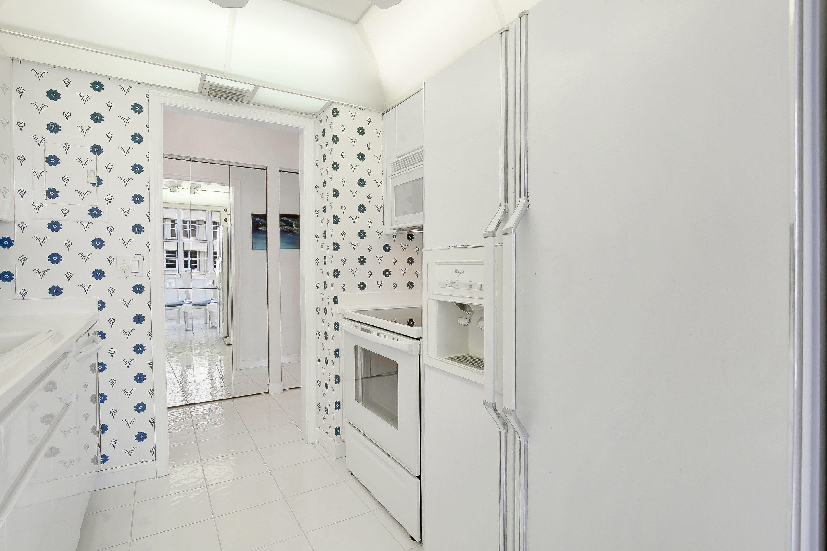 2121 North Ocean Boulevard, Unit 901E Boca Raton, FL 33431 - Photo 19 of 49 Kitchen