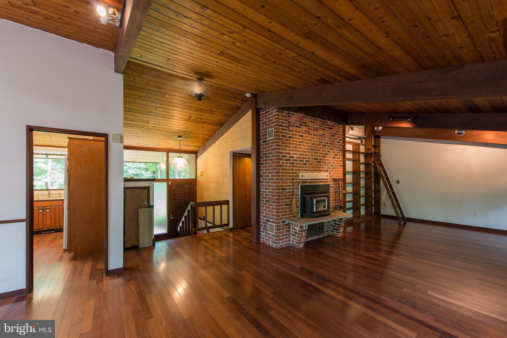 14710 Poplar Hill Road Accokeek, MD 20607 - Photo 11 of 28 Living Room