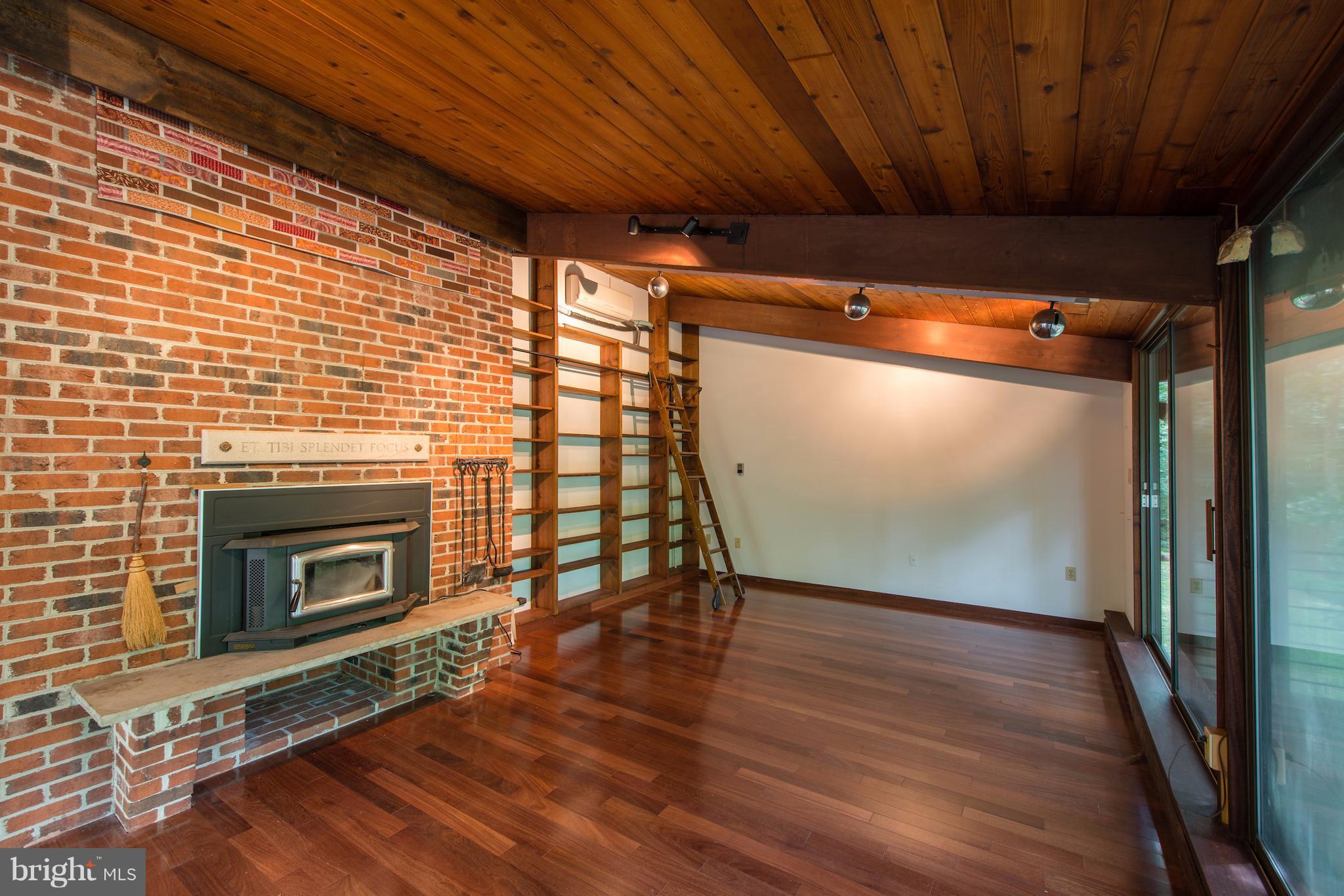 14710 Poplar Hill Road Accokeek, MD 20607 - Photo 12 of 28 Living Room