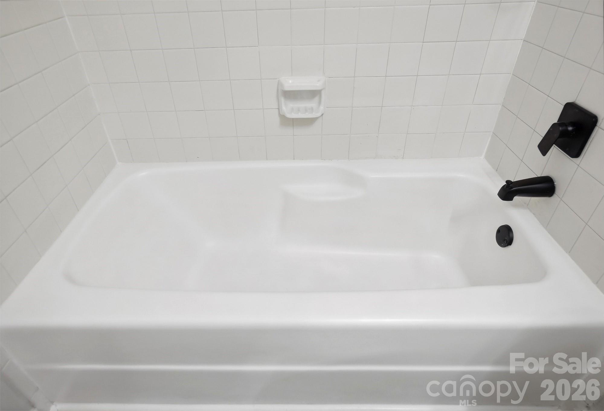 6621 Piney Path Road Charlotte, NC 28212 - Photo 14 of 36 a bathroom with a bathtub