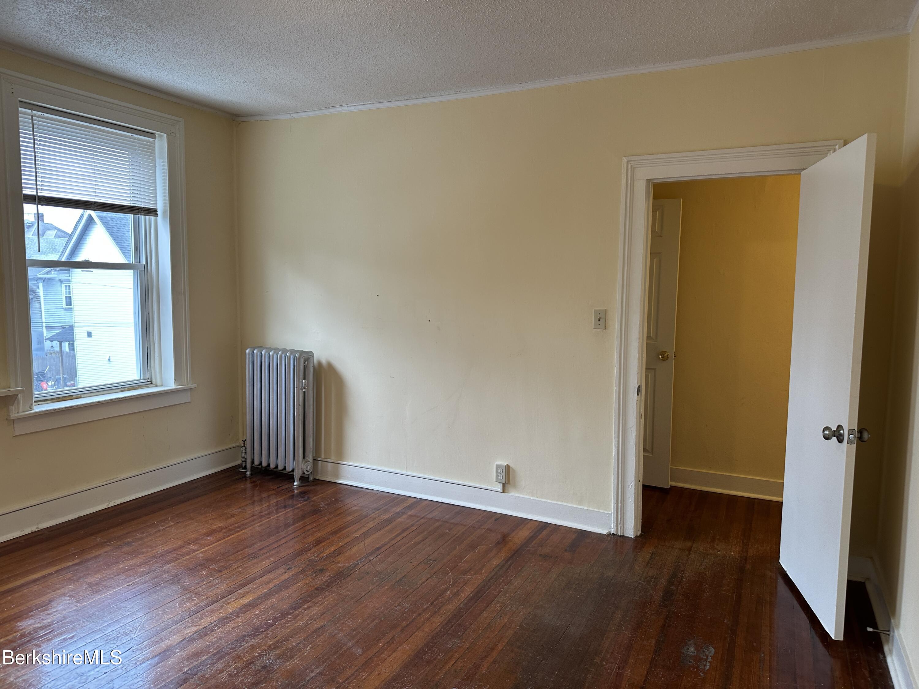 40 Reed Street Pittsfield, MA 01201 - Photo 17 of 28 44-3 Living Room