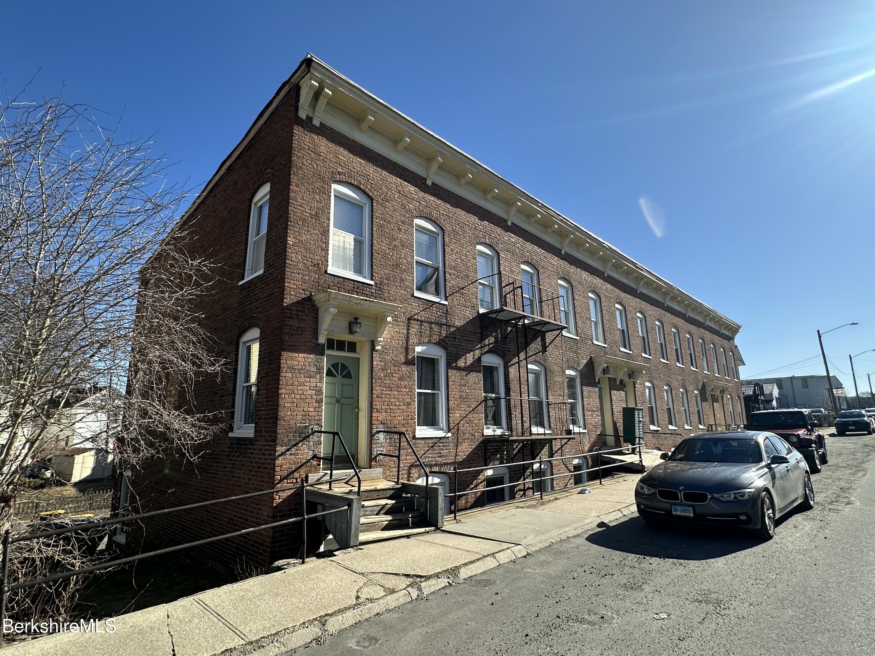 40 Reed Street Pittsfield, MA 01201 - Photo 5 of 28 Left