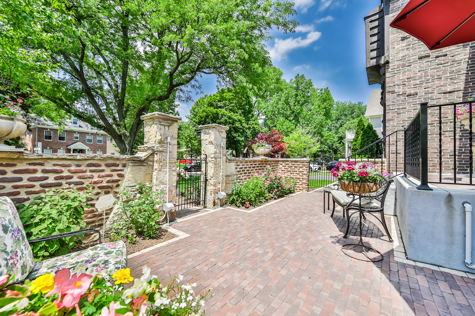 341 Downing Road Riverside, IL 60546 - Photo 4 of 49