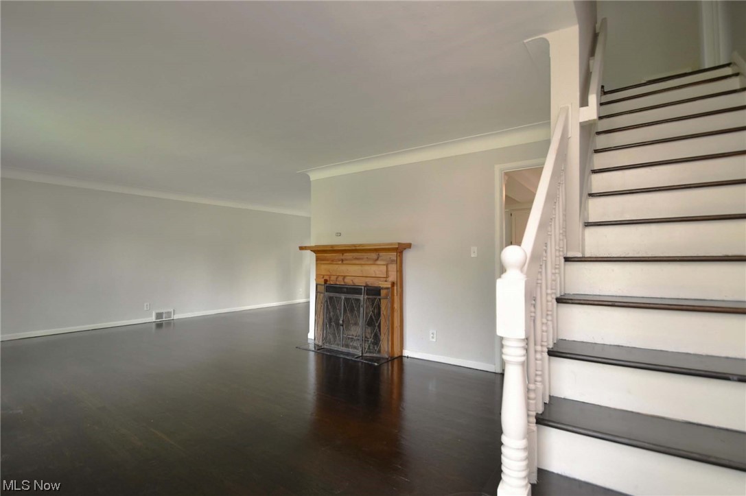 2431 Milton Road Cleveland, OH 44118 - Photo 3 of 35