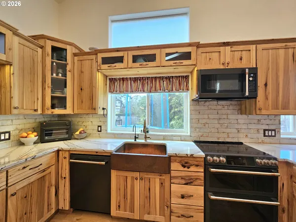 $699,000 | 1006 Ruth Lane, Brookings, OR 97415