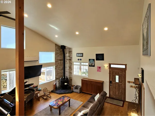 $699,000 | 1006 Ruth Lane, Brookings, OR 97415