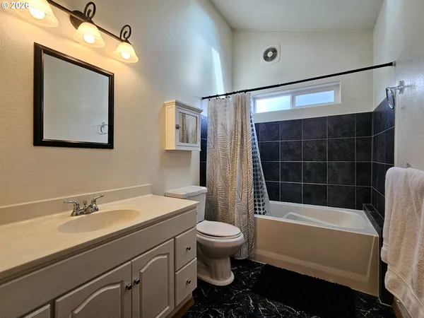 $699,000 | 1006 Ruth Lane, Brookings, OR 97415