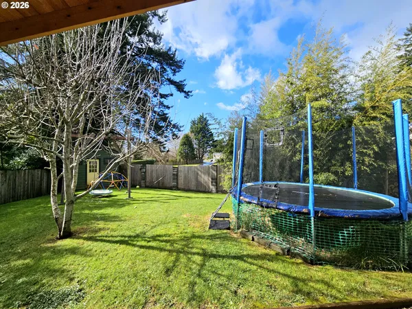 $699,000 | 1006 Ruth Lane, Brookings, OR 97415