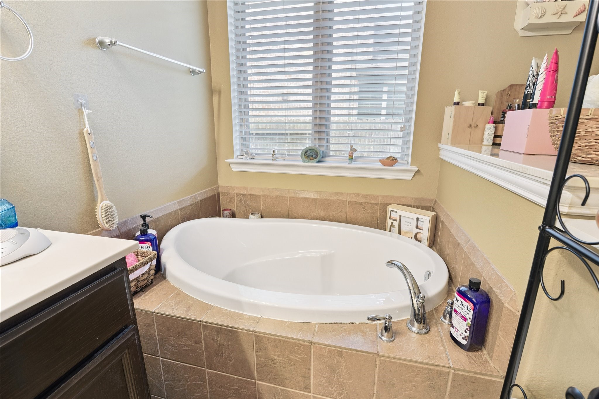 13117 Green Shores Lane Rosharon, TX 77583 - Photo 28 of 30 a white bath tub sitting next to a white sink