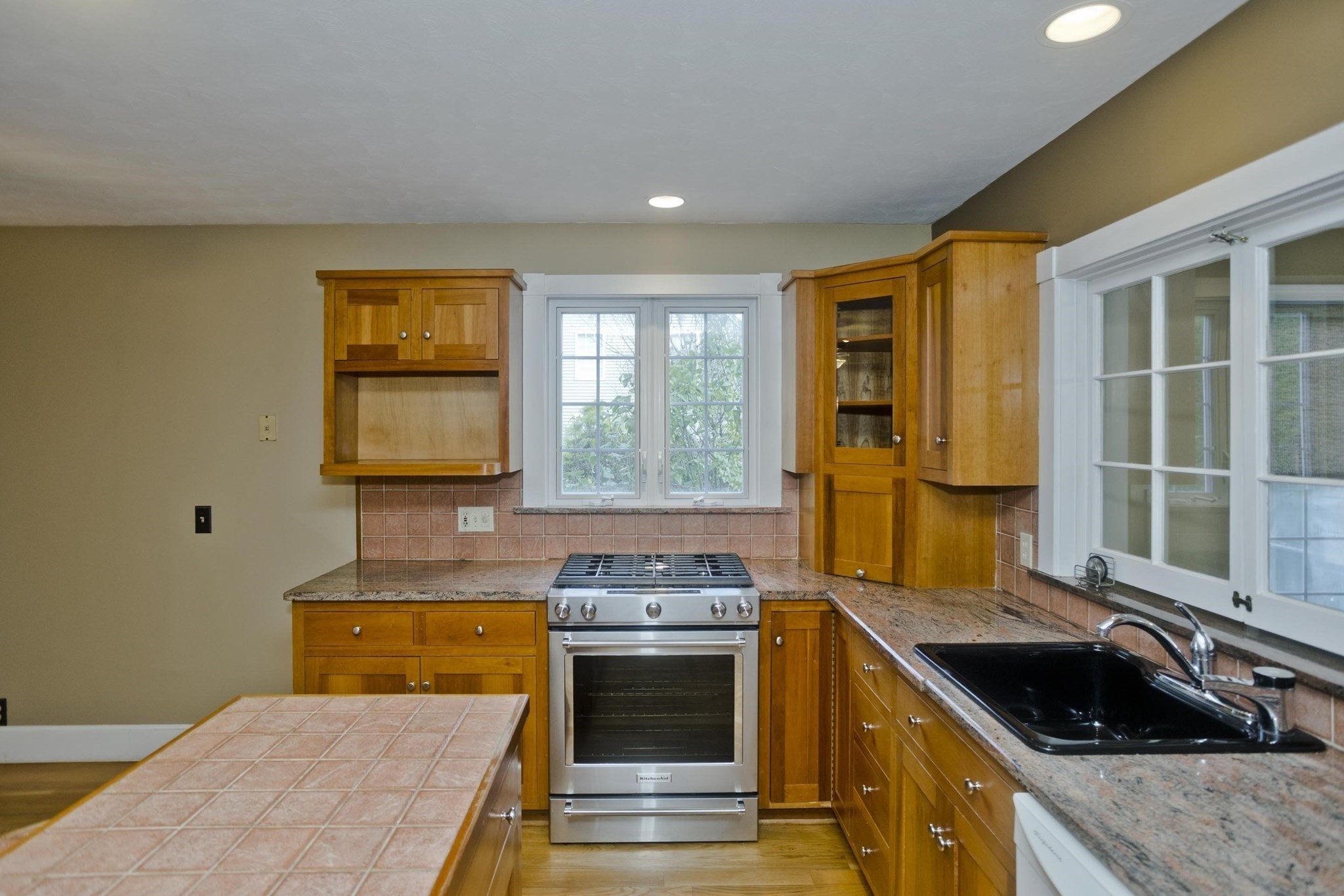 76 Somers Road East Longmeadow, MA 01028 - Photo 3 of 39 Gallery Image 3