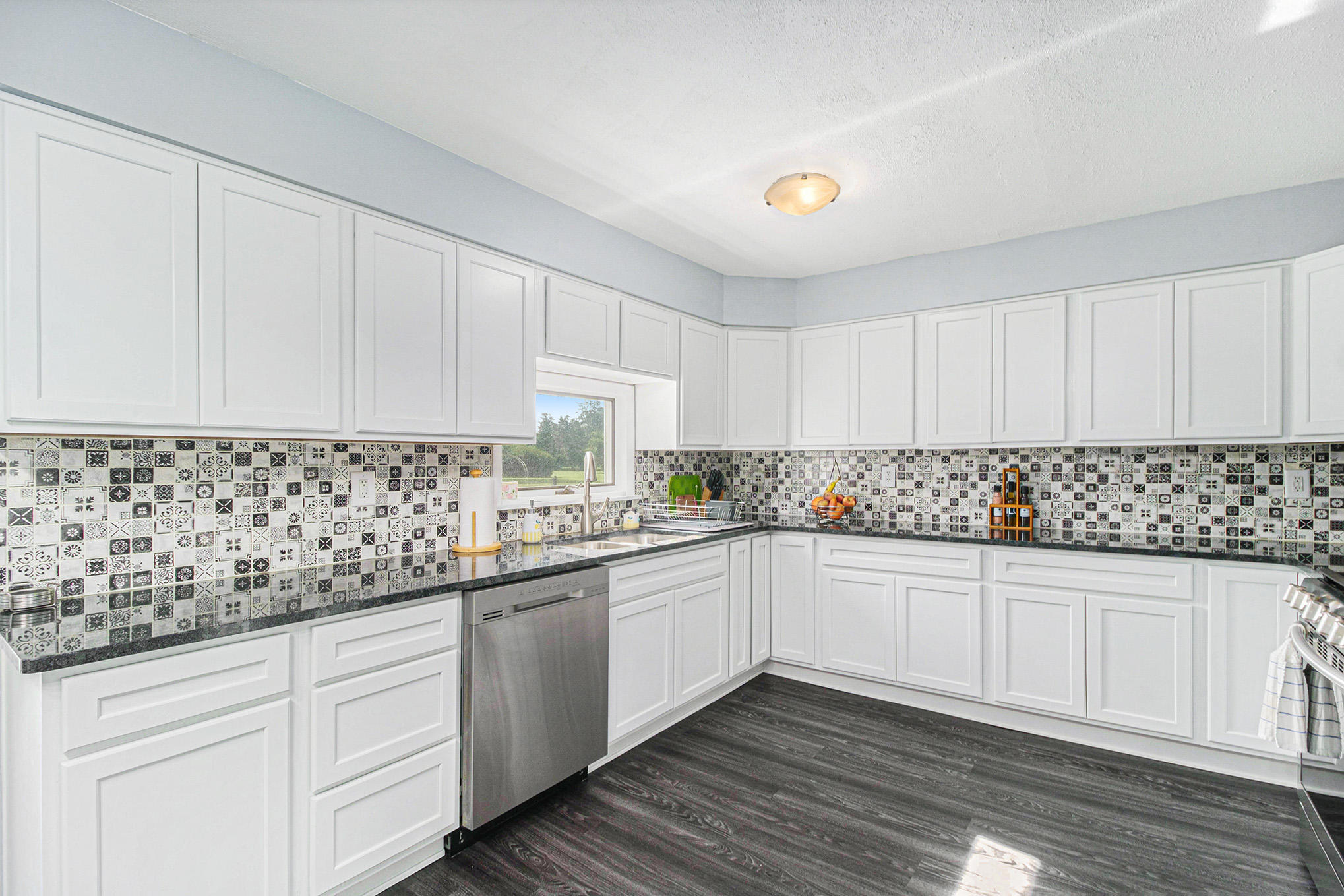 12580 Perry Road Battle Creek, MI 49015 - Photo 4 of 24 DSCF7325