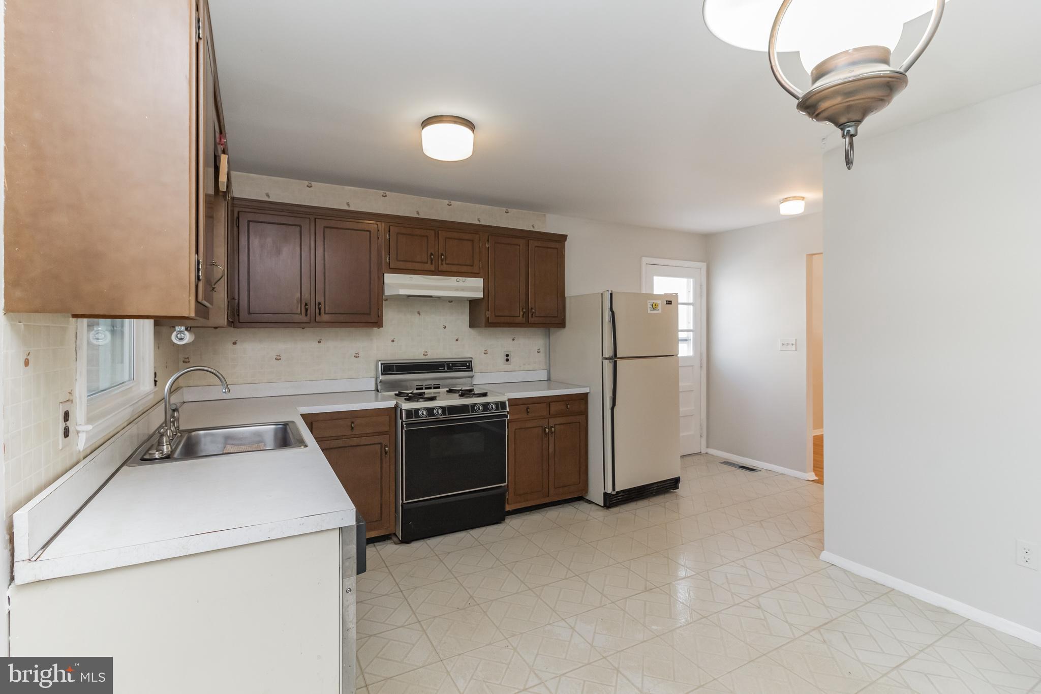 4705 Ebenezer Road Baltimore, MD 21236 - Photo 11 of 36
