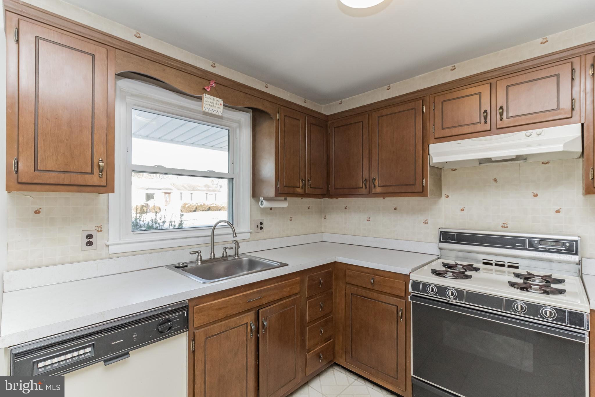 4705 Ebenezer Road Baltimore, MD 21236 - Photo 12 of 36