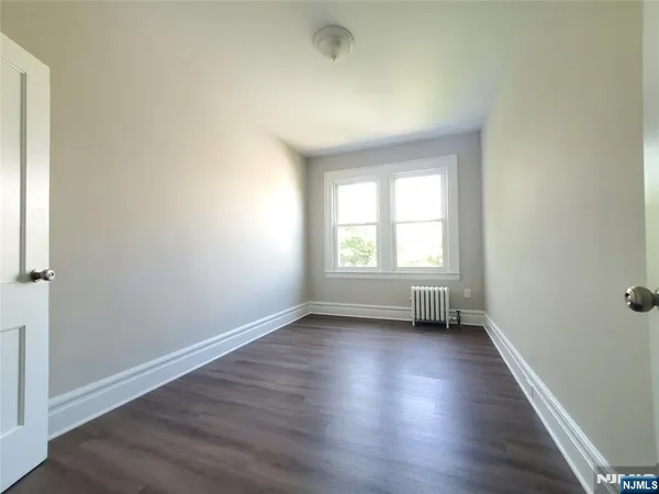 $2,300 | 297 Chestnut Street, Unit 2R, Kearny, NJ 07032