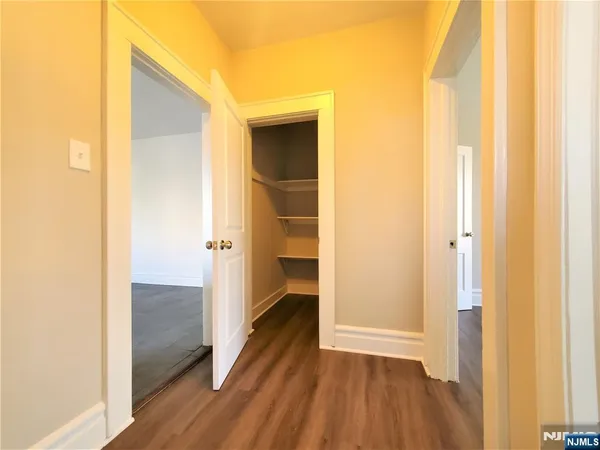 $2,300 | 297 Chestnut Street, Unit 2R, Kearny, NJ 07032
