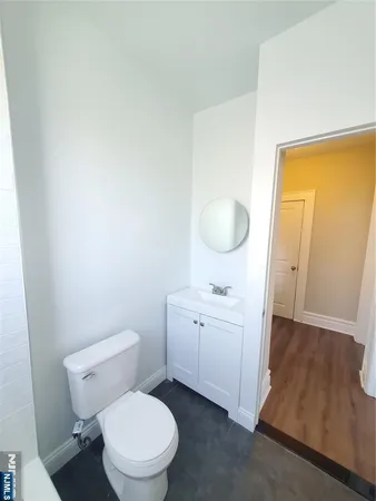 $2,300 | 297 Chestnut Street, Unit 2R, Kearny, NJ 07032