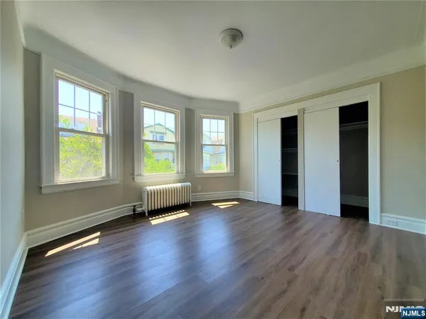 $2,300 | 297 Chestnut Street, Unit 2R, Kearny, NJ 07032