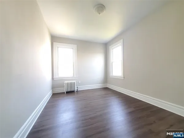 $2,300 | 297 Chestnut Street, Unit 2R, Kearny, NJ 07032