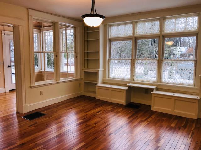 Dining room w/built-in window seats.