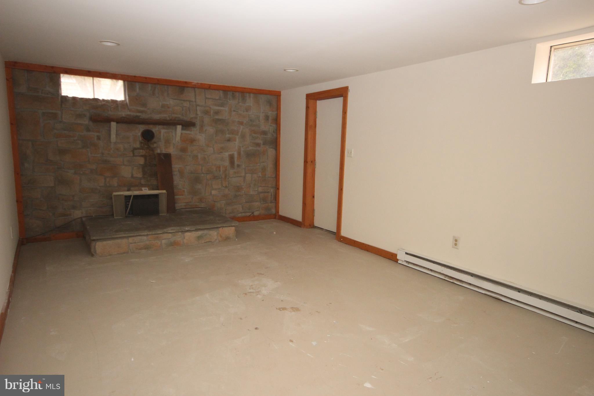 4304 Harney Road Taneytown, MD 21787 - Photo 12 of 14 Family Room