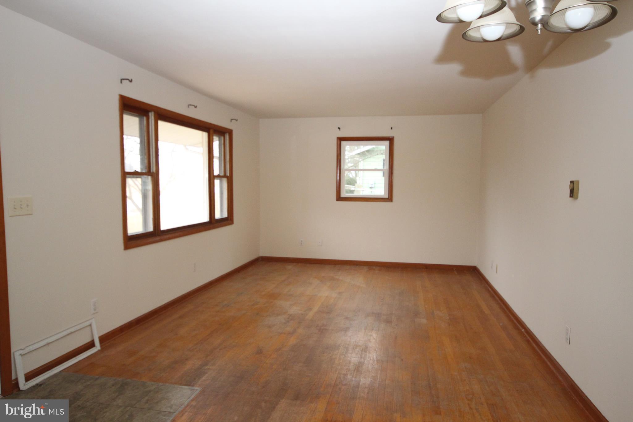 4304 Harney Road Taneytown, MD 21787 - Photo 5 of 14 Living Room