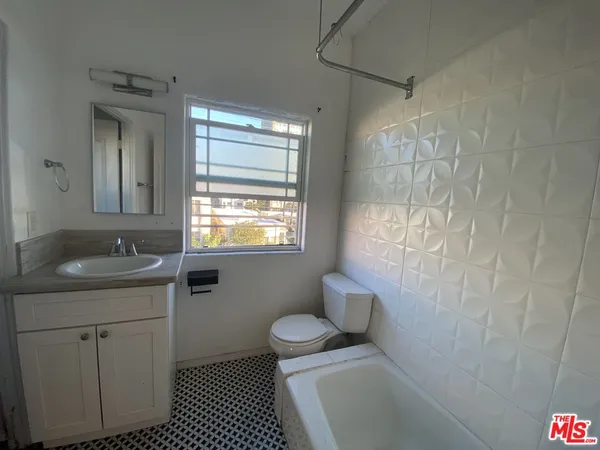 $1,395,000 | 1803 West Maryland Street, Los Angeles, CA 90057
