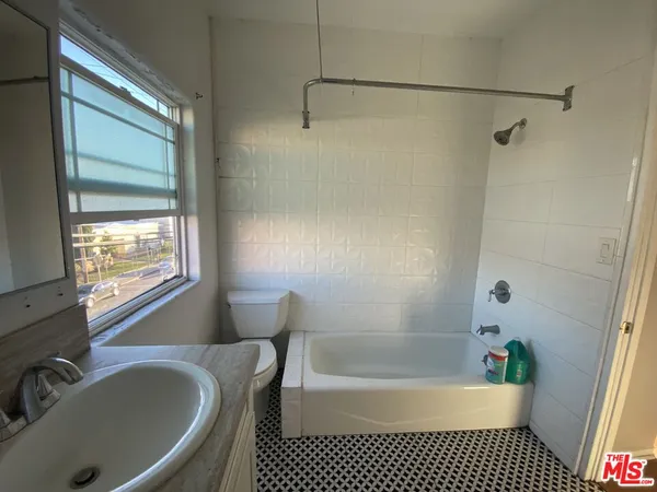 $1,395,000 | 1803 West Maryland Street, Los Angeles, CA 90057