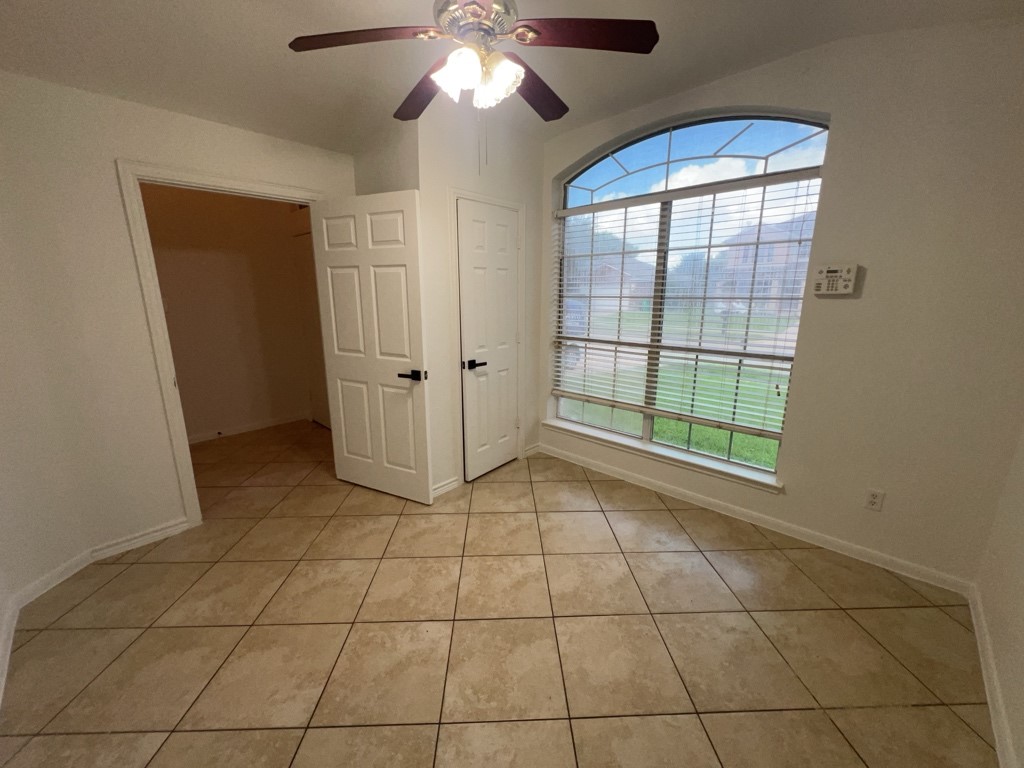 810 Chance Lane Baytown, TX 77521 - Photo 4 of 23
