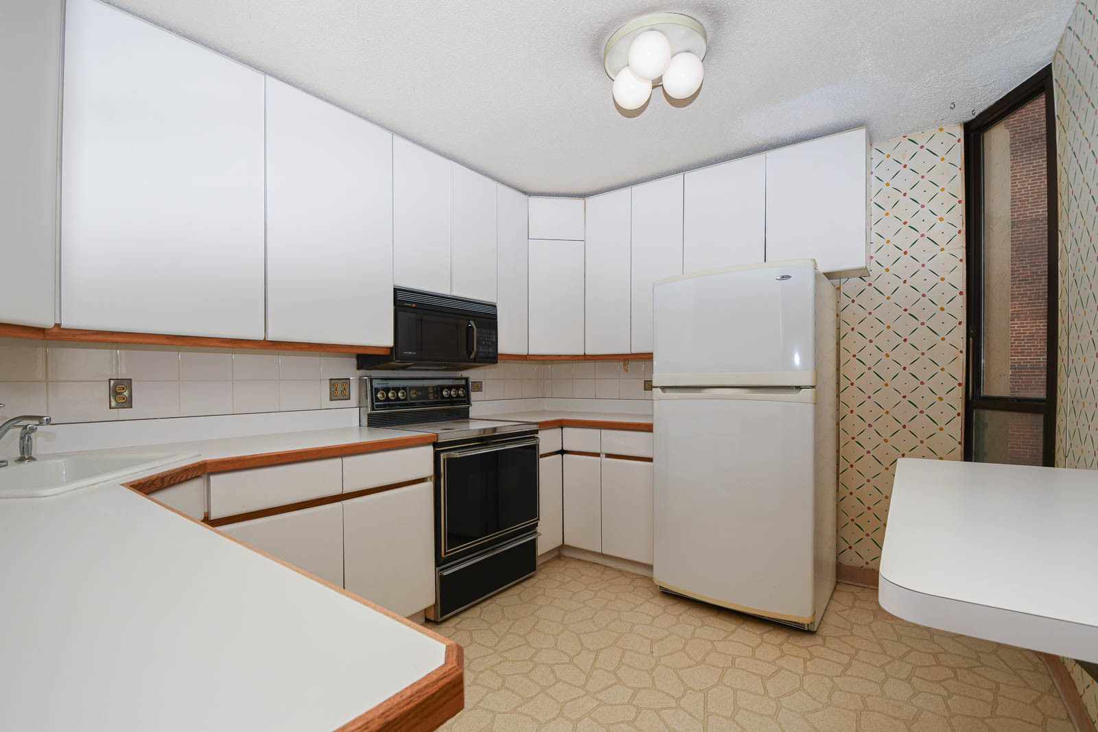 3150 North Sheridan Road, Unit 9A Chicago, IL 60657 - Photo 4 of 14 a kitchen with a refrigerator and a sink
