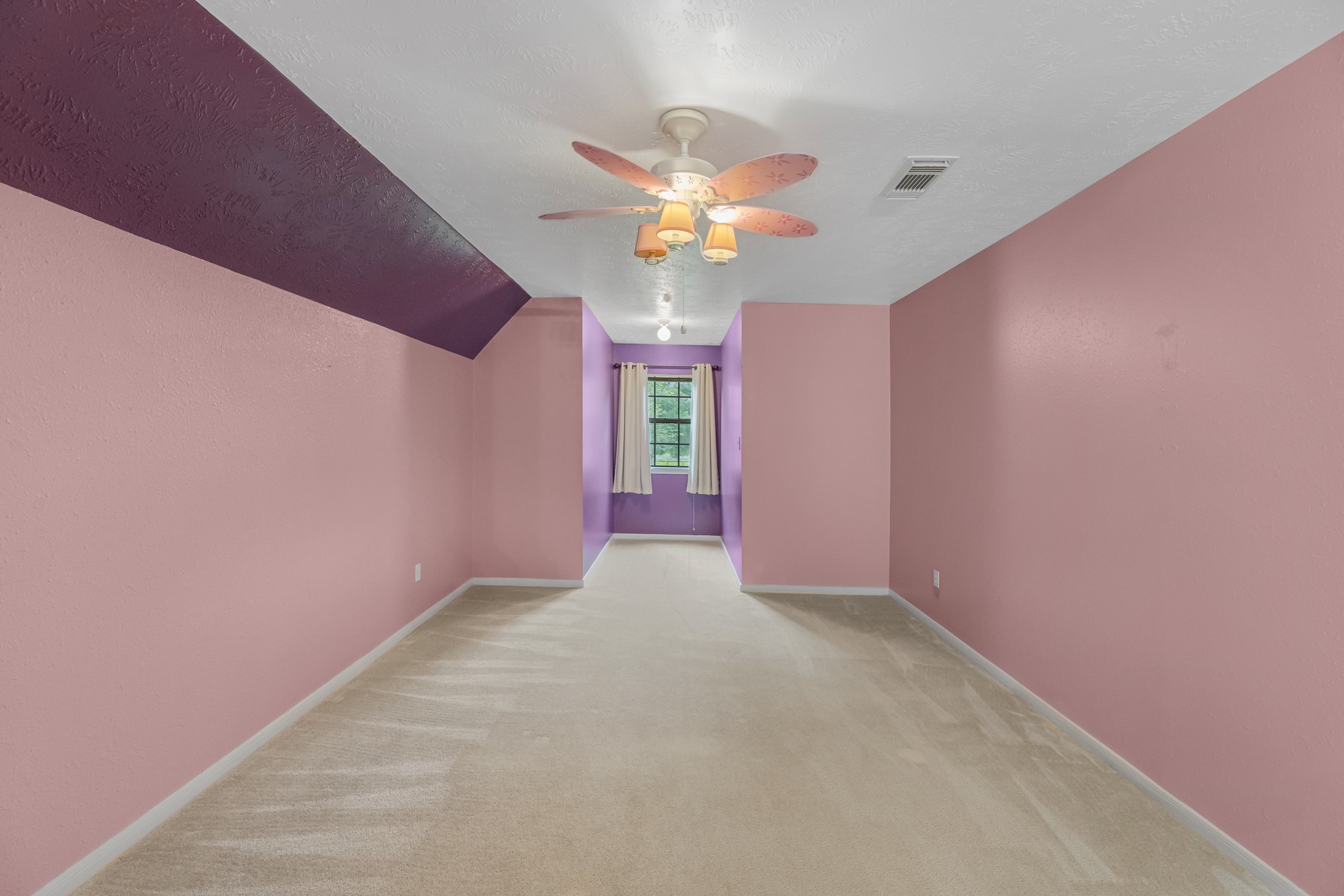 17126 County Road 39 Rosharon, TX 77583 - Photo 25 of 47 Second bedroom with cute dormer that could be a reading nook.