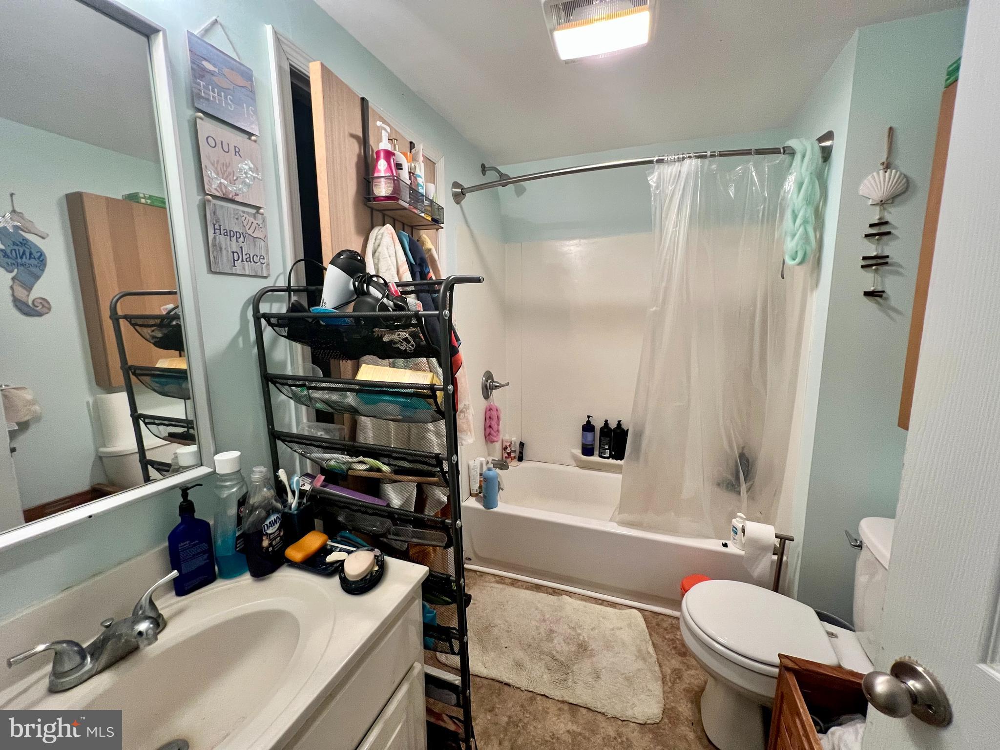 129 East Durham Street Philadelphia, PA 19119 - Photo 20 of 23 2nd fl. apt bathroom