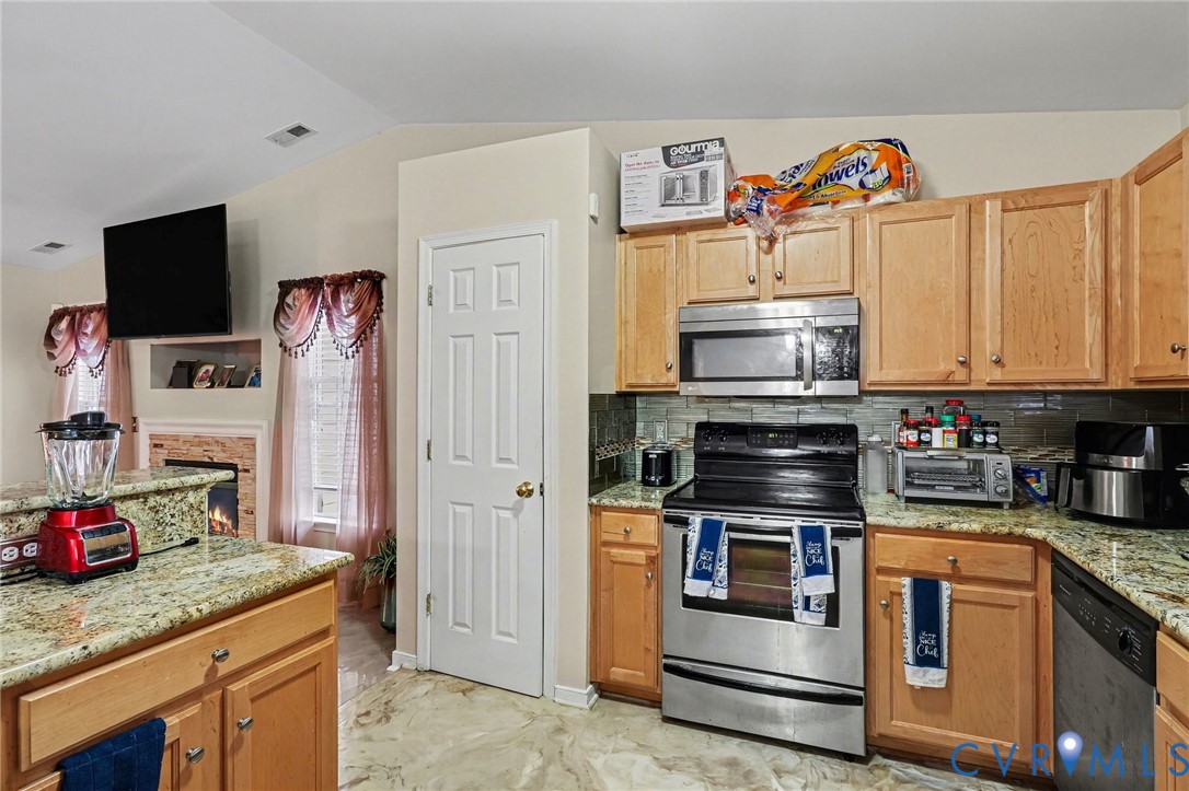 324 Casey Street Sandston, VA 23150 - Photo 7 of 24