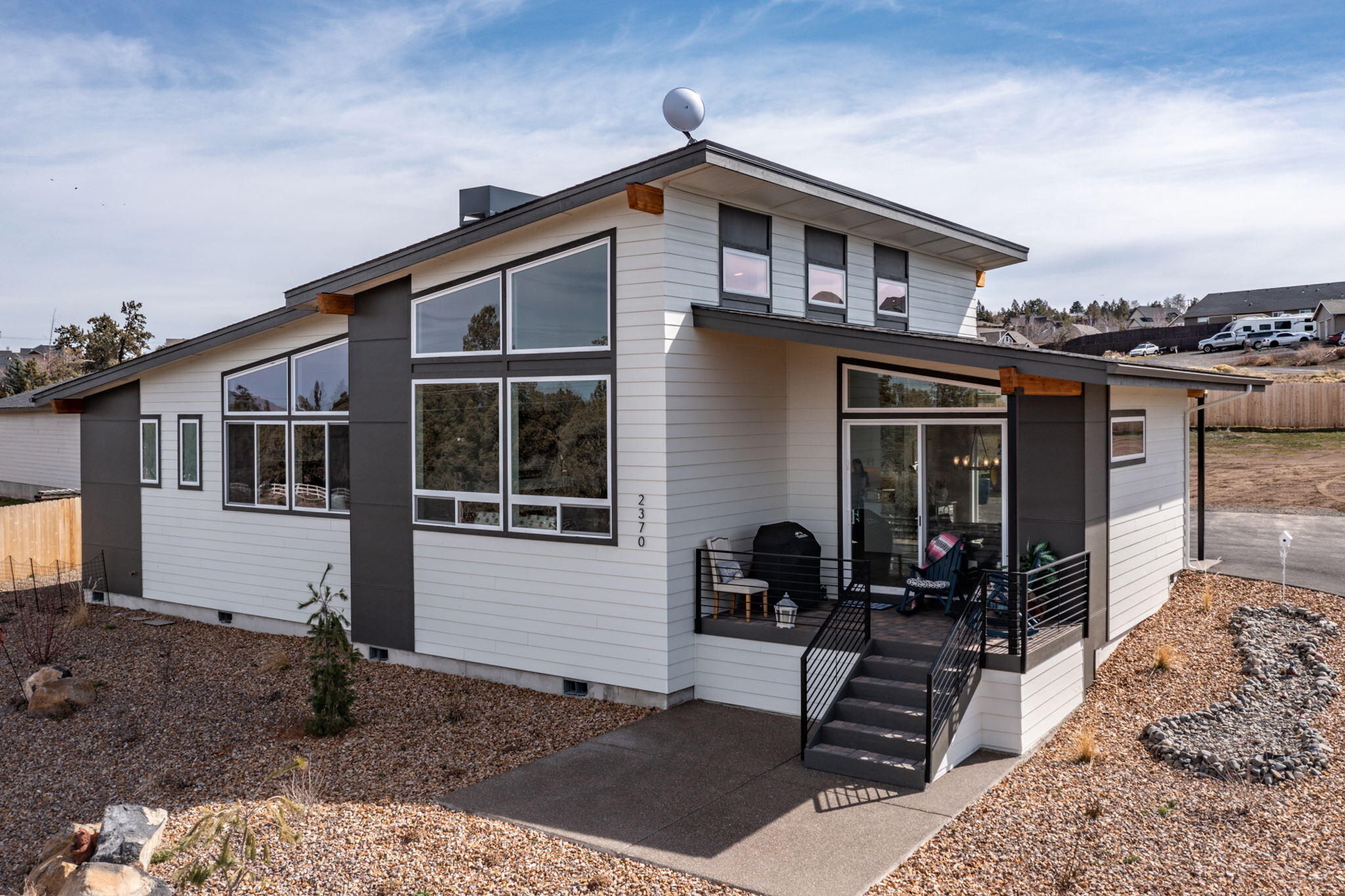 2370 Southwest Helmholtz Way Redmond, OR 97756 - Photo 26 of 31 Gallery Image 26